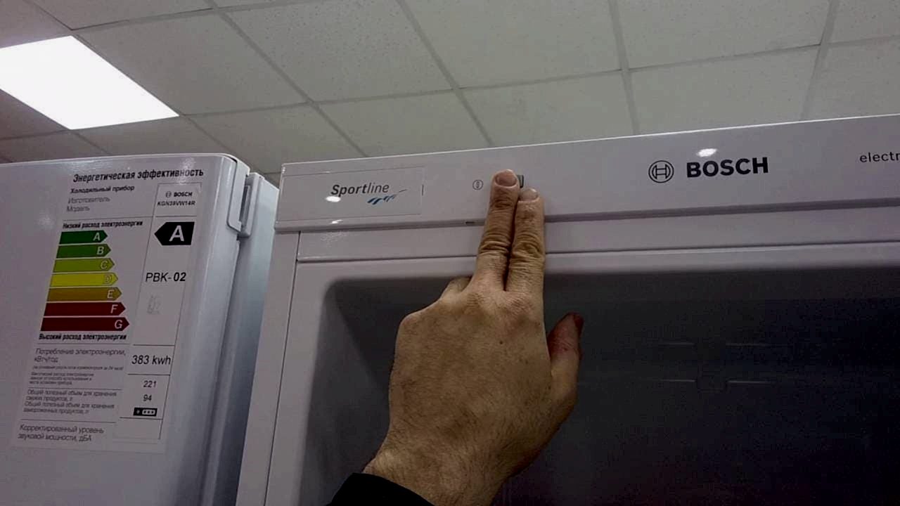 в холодильнике мигает индикатор температуры